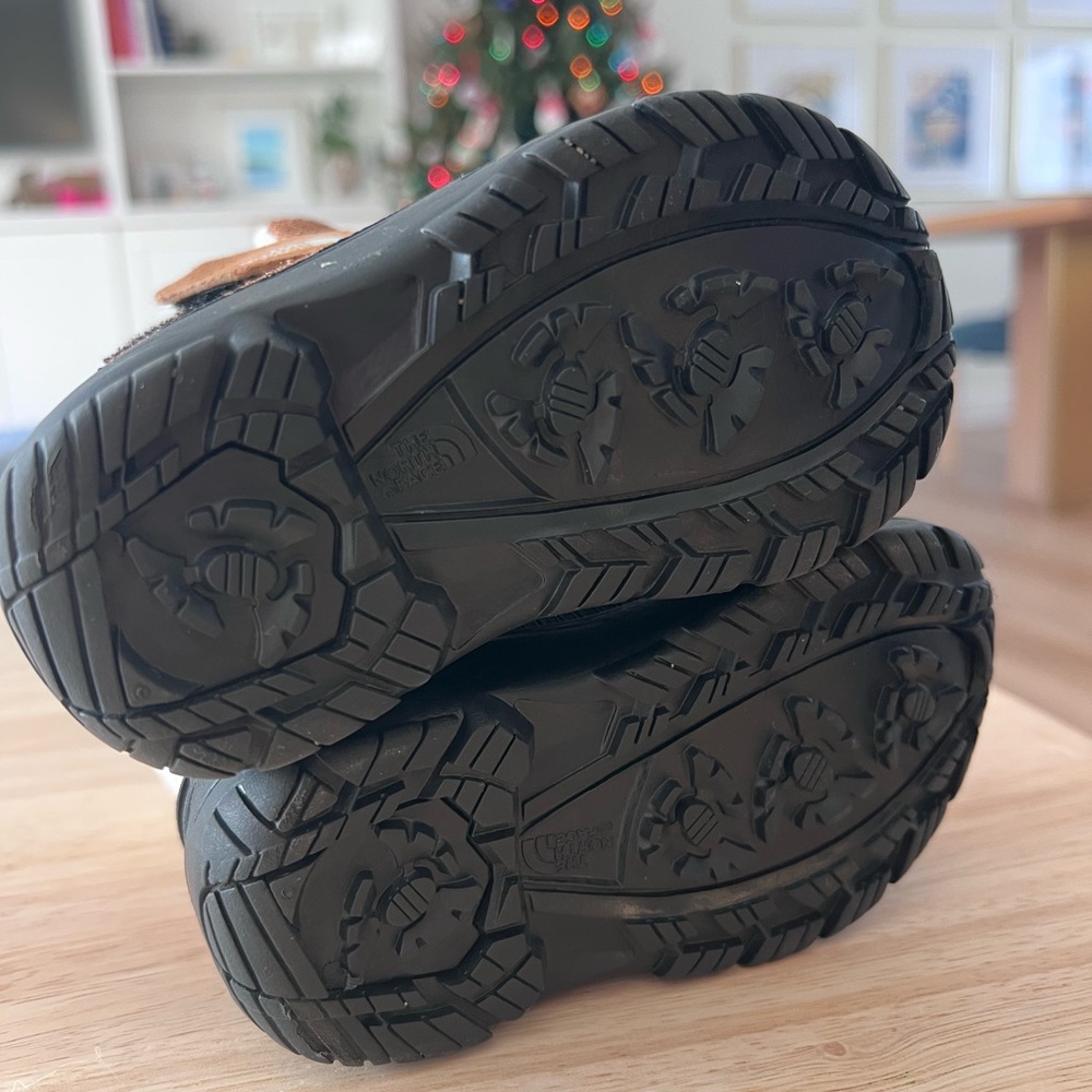 The North Face Toddler Brown and Black Winter Snow Boots - Size 6 - Picture 4 of 5